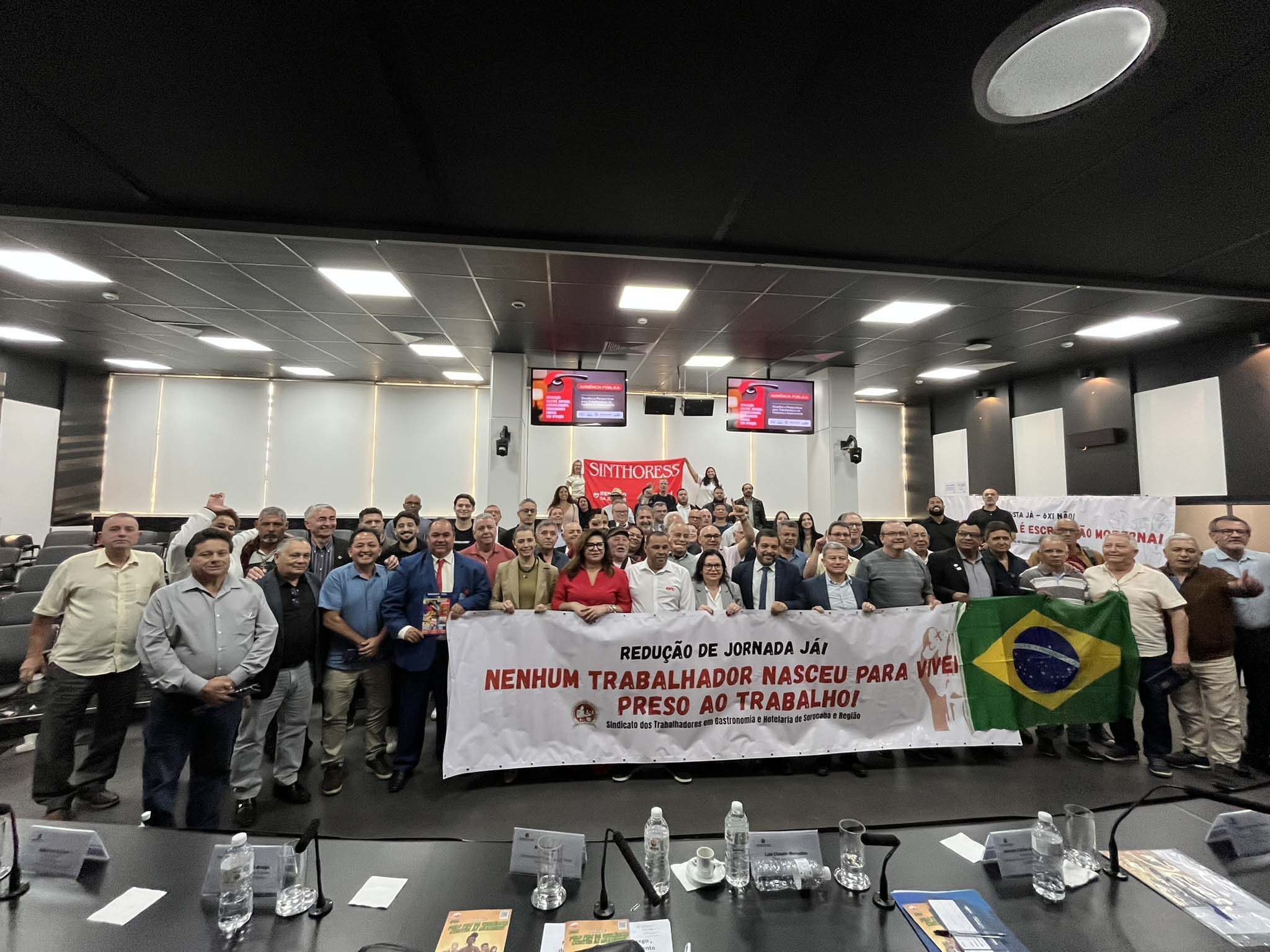 Audiência pública na Alesp reúne mais de 100 trabalhadores e define pauta unificada para a hotelaria e gastronomia