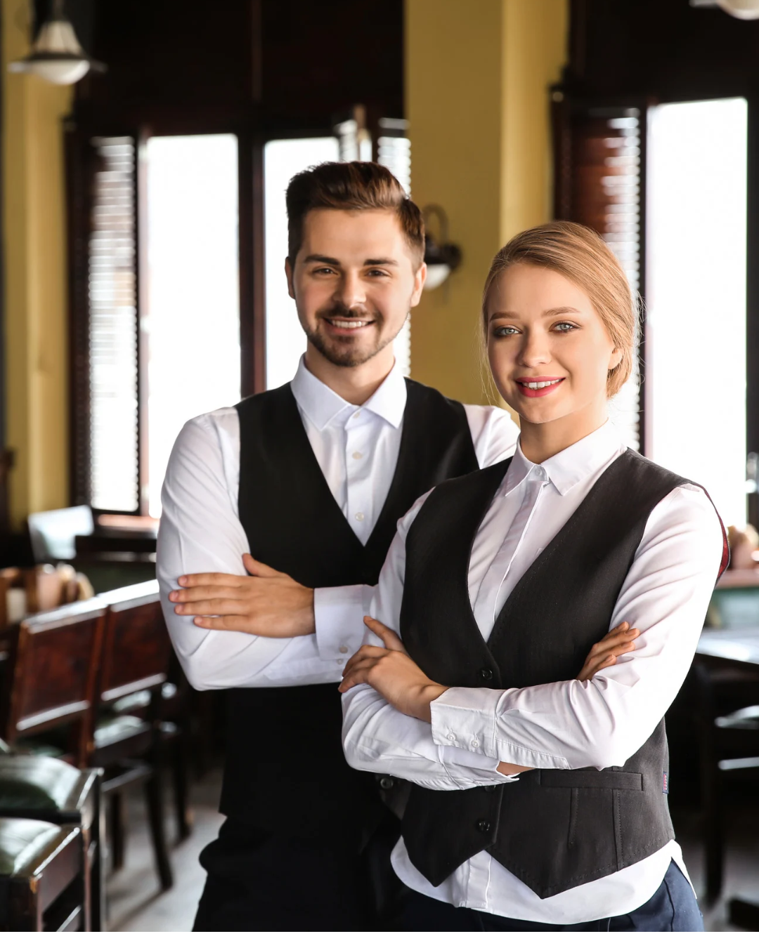 Cada mesa tem uma história. E, em muitas delas, existe o trabalho, o sorriso e a dedicação de um garçom ou de uma garçonete.