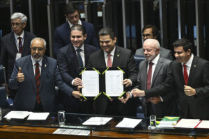 Congresso promulga PEC que acaba com a escala 6×1 e prevê jornada de 40 horas semanais