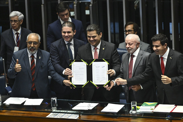 Congresso promulga PEC que acaba com a escala 6×1 e prevê jornada de 40 horas semanais